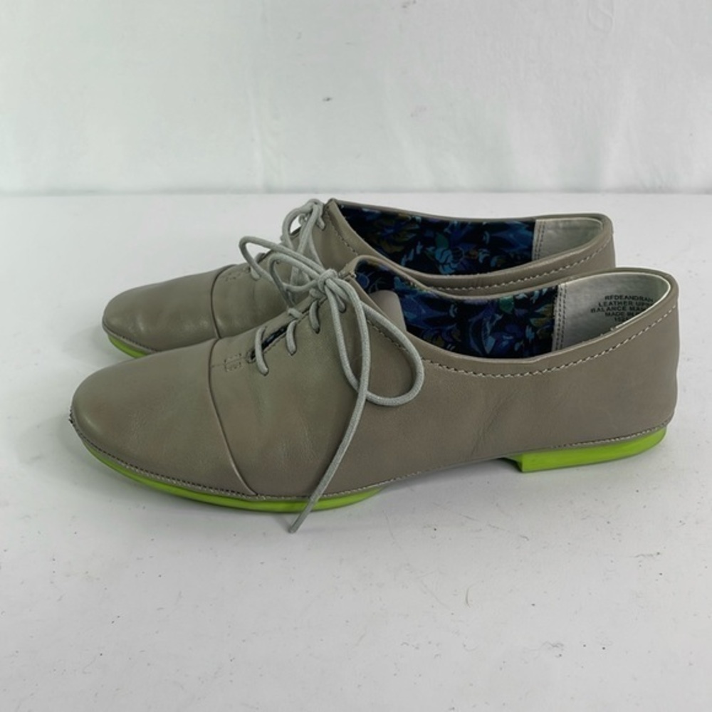 Rachel Roy Gray, leather lace up flats with green sole